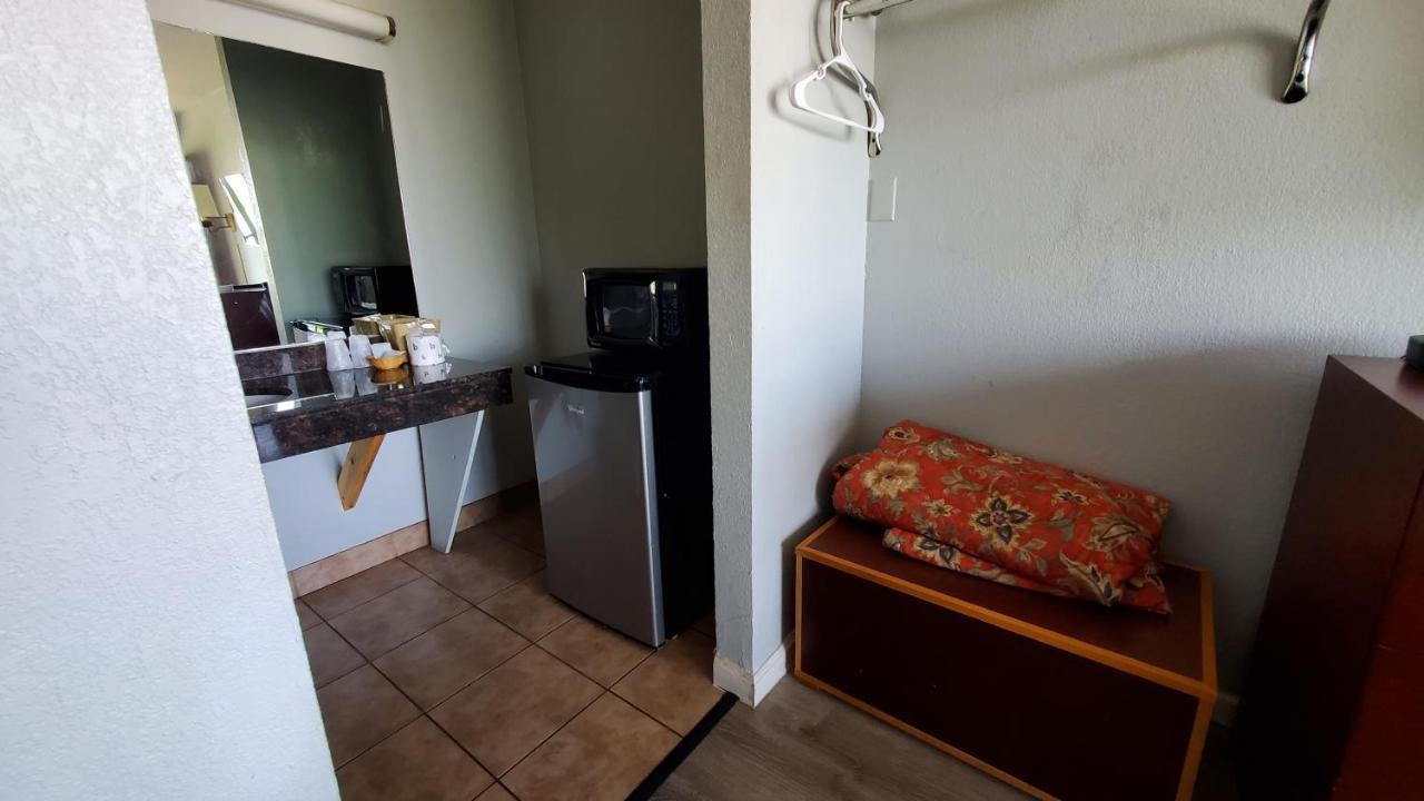 Starway Inn Лансинг Екстериор снимка