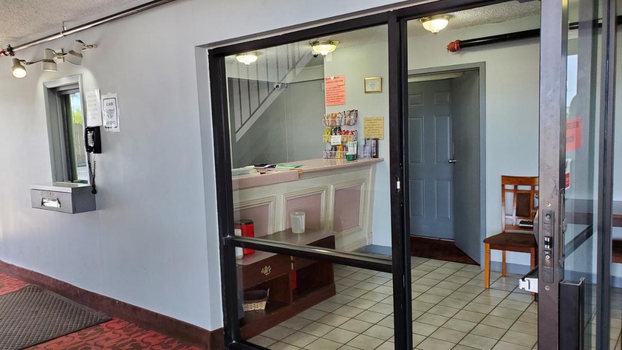 Starway Inn Лансинг Екстериор снимка